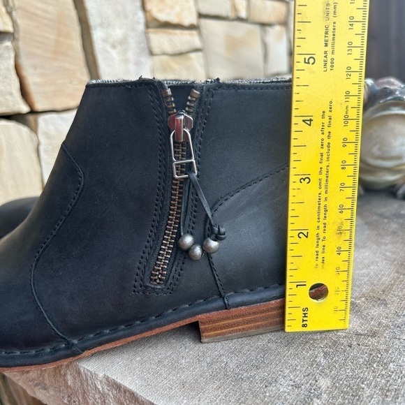 Olukai KAONA II black matte leather bootie’s w/ side zip Sz-7.5.  F - Picture 13 of 13